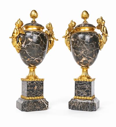 Coppia di Vasi con Coperchio in Marmo e Bronzo, XIX Secolo