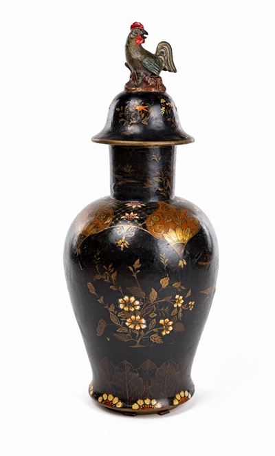 Vaso con Coperchio in Ceramica Laccata e Dorata, Piemonte, XVIII Secolo