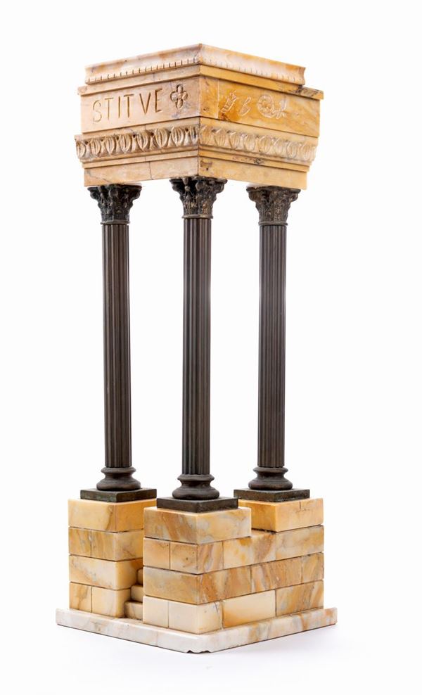 Modello in marmo delle tre colonne del tempio di Vespasiano al Foro romano