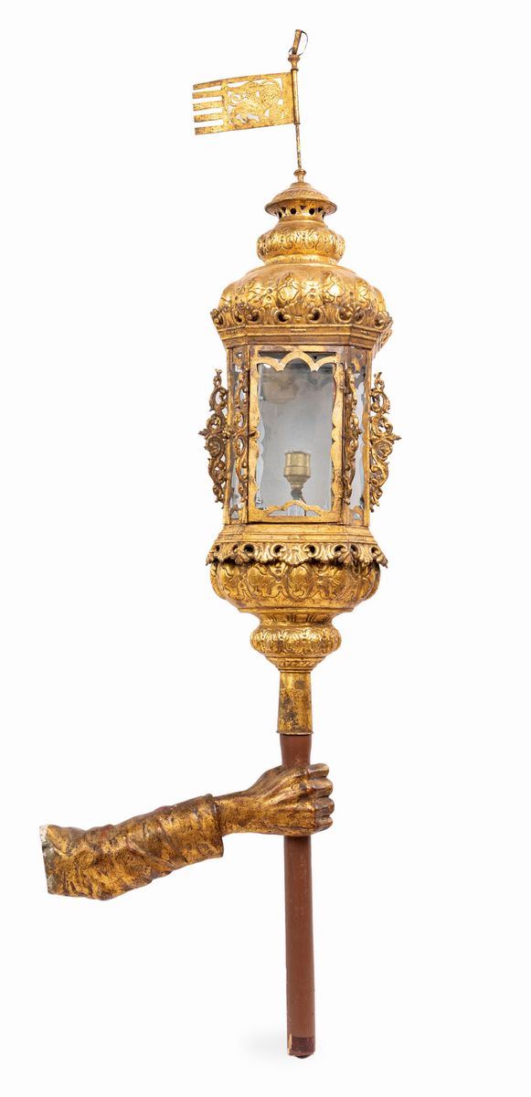 Lanterna da muro in legno e tolla dorata, Venezia, XIX secolo