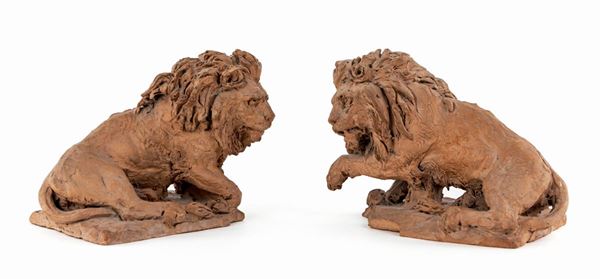 Due sculture in terracotta raffiguranti leoni, fine del XIX secolo