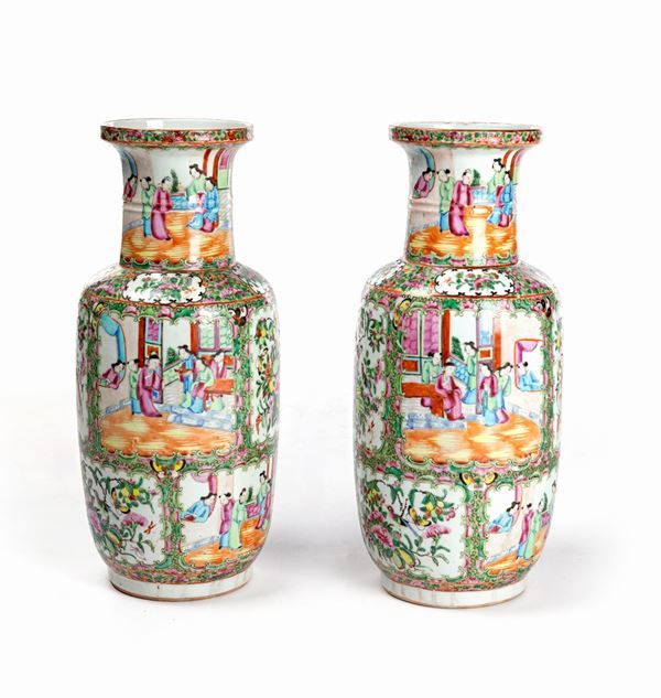 Coppia di vasi a balaustro in porcellana, Cina, Canton, seconda metà del XIX secolo