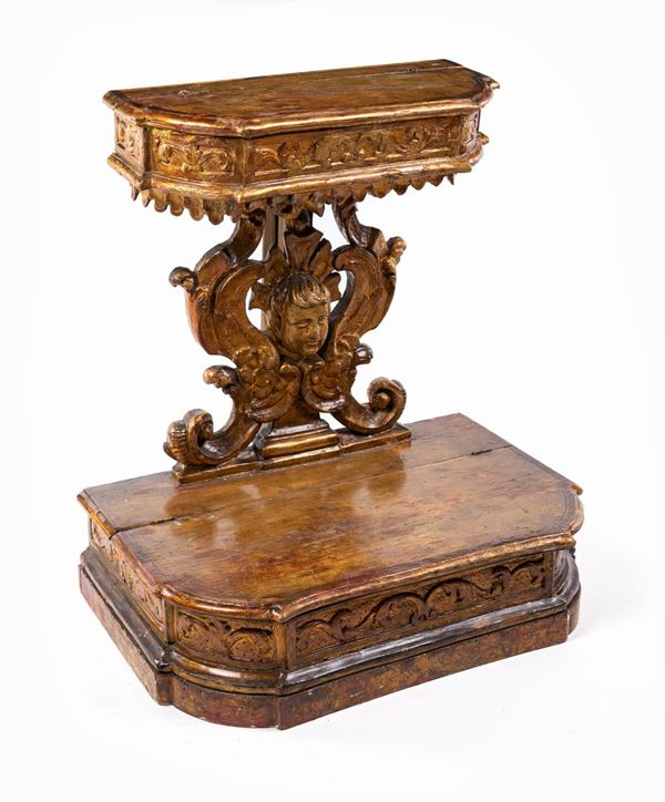 Antico inginocchiatoio in legno intagliato e dorato