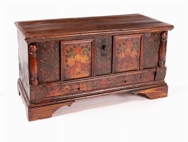 Antico cassone in legno