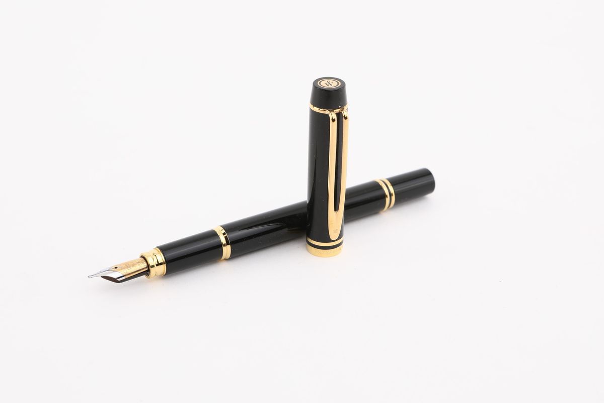 Waterman Ideal - Penna Stilografica in Vernice Nera e Metallo Dorato