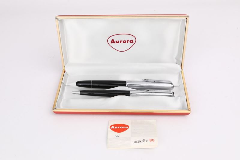 Aurora - Penna Stilografica 88 P e Penna a Sfera 98 in Vernice Nera e Metallo Cromato
