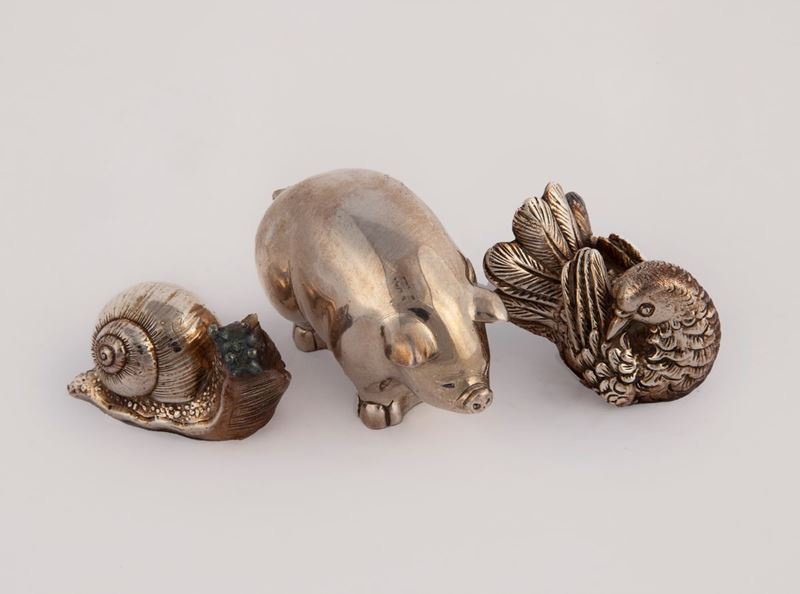 Tre Piccole Figure Rivestite in Lamina Argentata