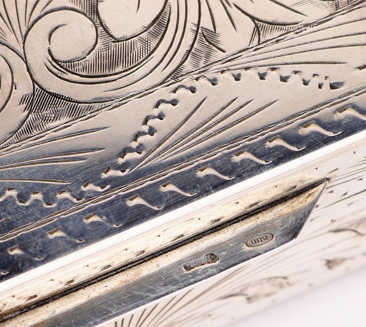 Scatola da Tavolo in Legno Rivestita in Argento 800