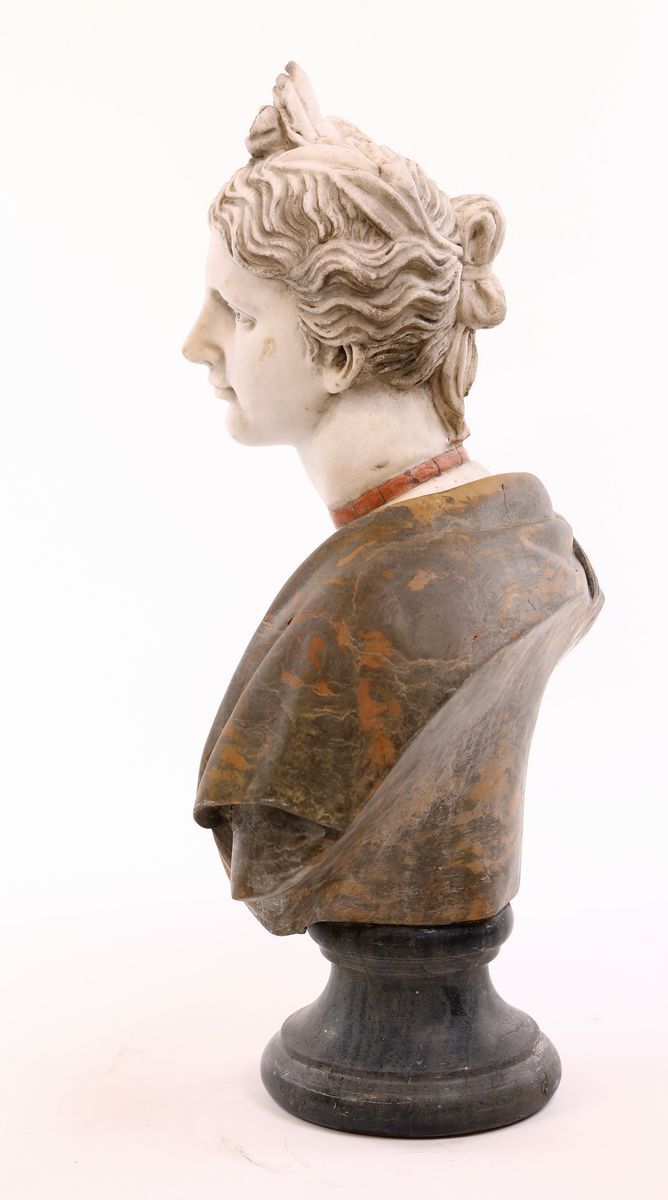 Busto Femminile in Marmi Vari, XX Secolo