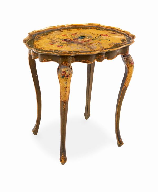 Piccolo tavolino in legno laccato e dorato, Venezia