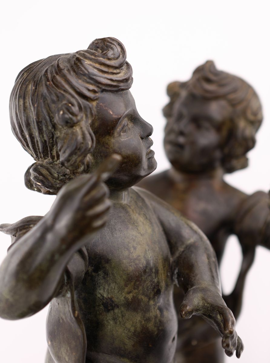 Coppia di Putti in Bronzo Patinato