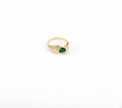 Anello in Oro Giallo con Smeraldo e Brillanti