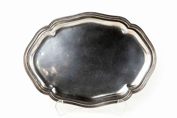 Piccolo vassoio ovale in argento 800