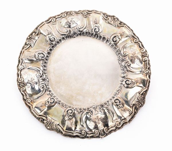 Grande piatto in argento 800, Donà  - Asta Argenti Antichi e da Collezione - Casa d'Aste Arcadia