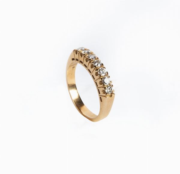 Anello in oro a riviera di brillanti