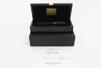 Pineider Egosphere - Penna Stilografica in Resina Nera con Finiture Placcate in Oro e Diaspro Ver...
