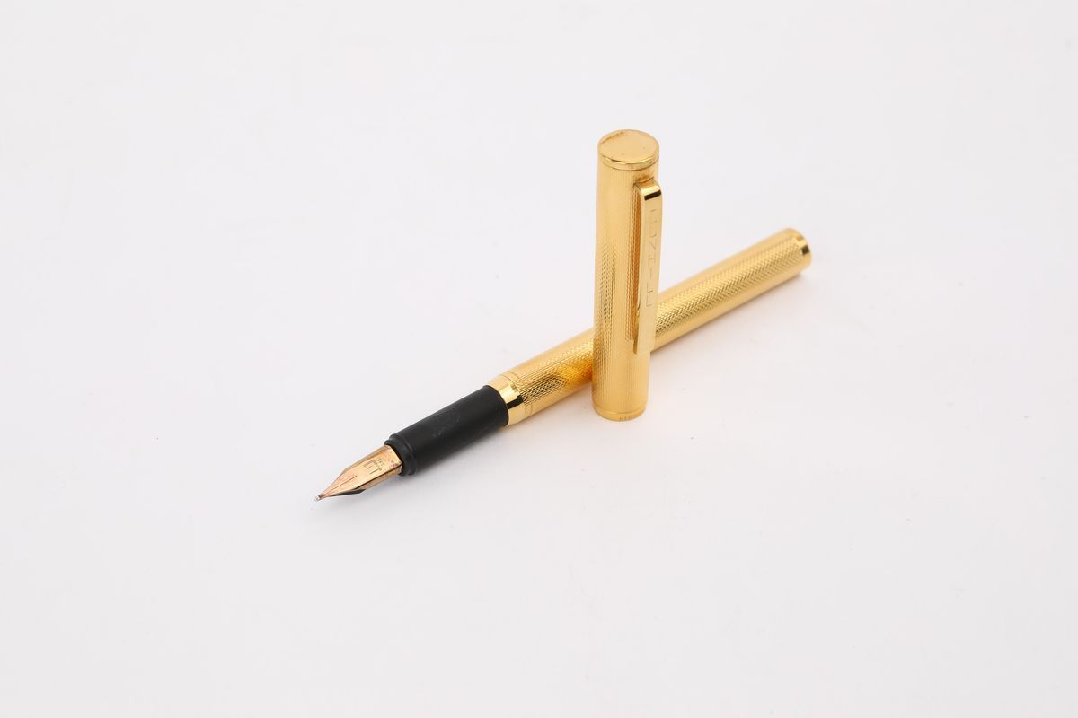 Dunhill, Penna Stilografica in Metallo Dorato
