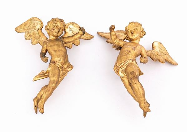 Coppia di sculture in legno dorato