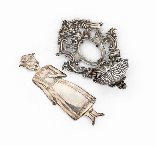 Antica acquasantiera ed ex voto in argento sbalzato  - Asta Argenti Antichi e da Collezione - Casa d'Aste Arcadia