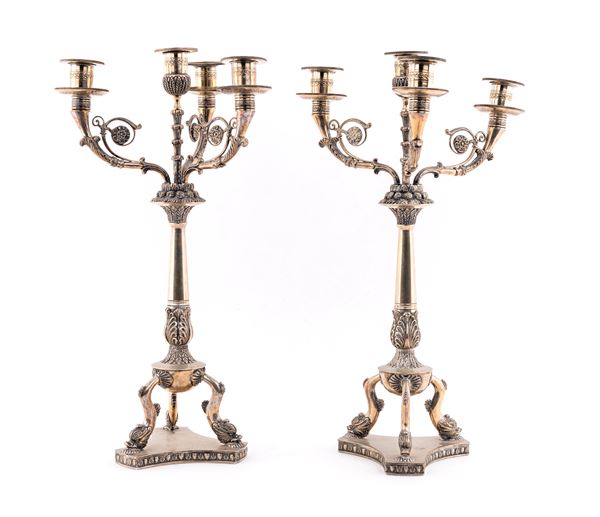Coppia di candelabri in argento 800 a quattro luci
