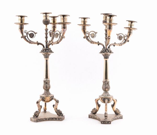 Coppia di candelabri in argento 800 a quattro luci