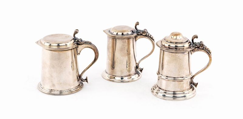 Tre Piccoli Tankard in Miniatura in Argento