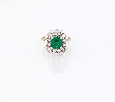 Anello in Oro Bianco con Smeraldo