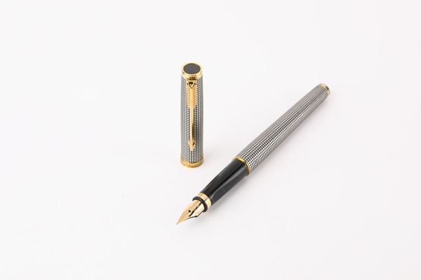 Parker - penna stilografica in argento 925 ciselé con particolari dorati -  Asta Asta a Tempo - Penne da Collezione e Accessori da Scrivania - Casa  d'Aste Arcadia
