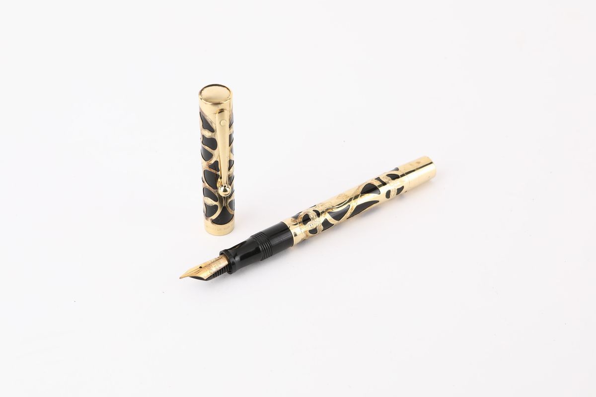 Sheaffer Nostalgia - Penna Stilografica in Argento 925 Vermeil e Lacca Nera