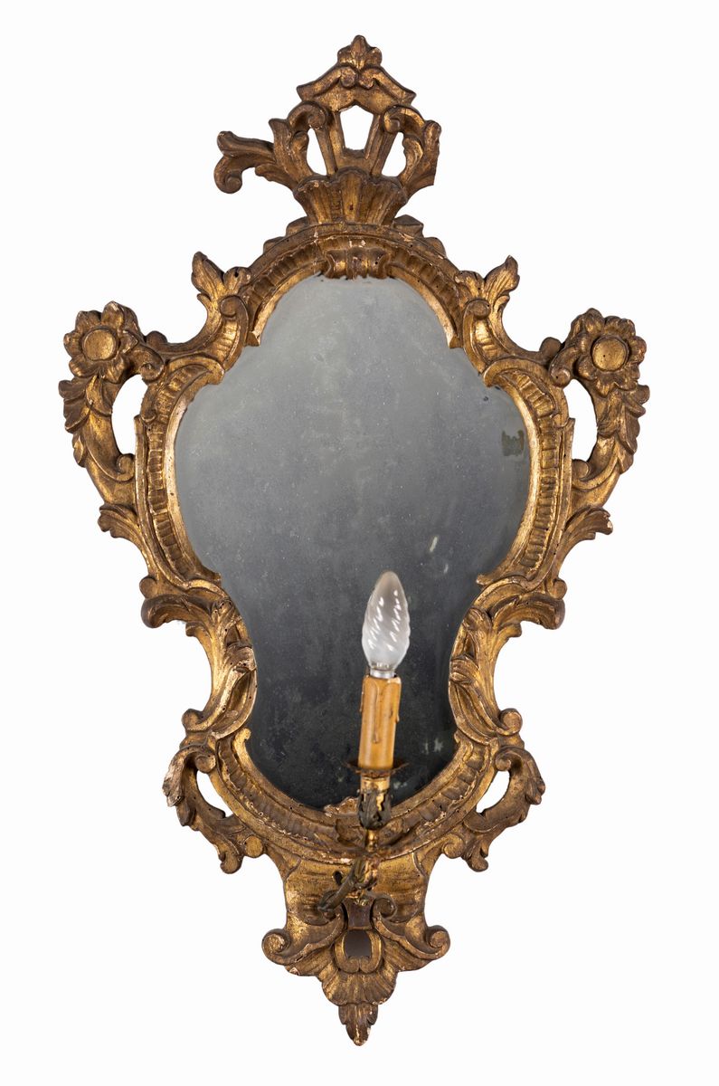 Coppia di specchiere in legno dorato con braccetto reggilampada, XIX secolo