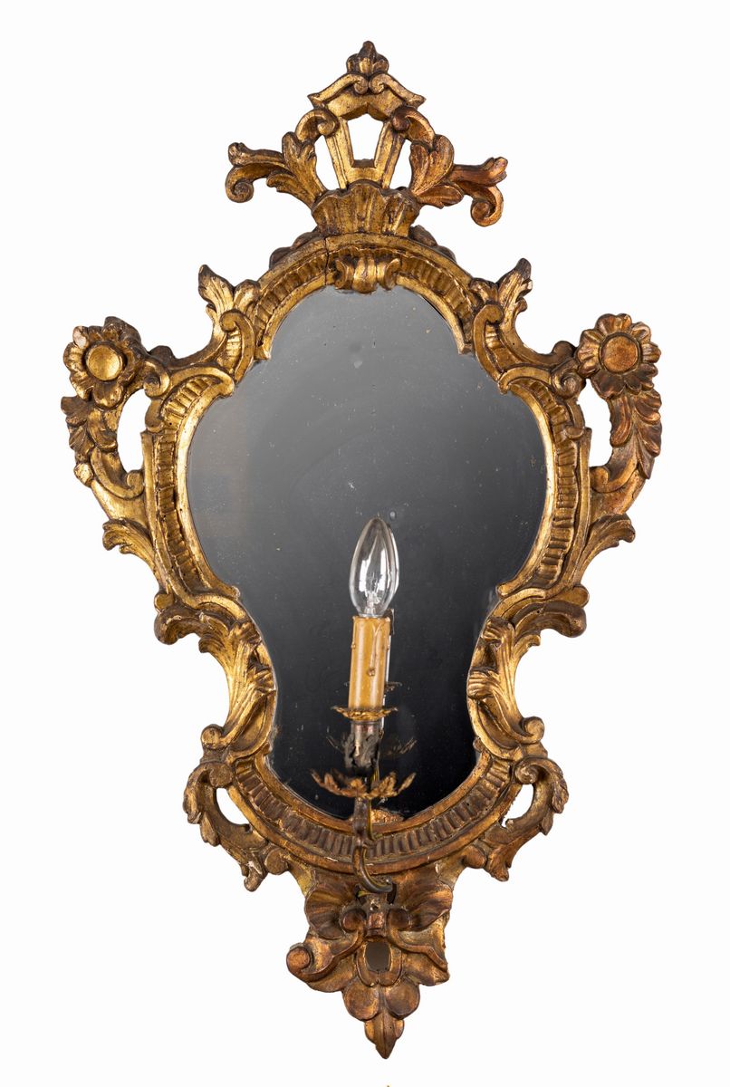 Coppia di specchiere in legno dorato con braccetto reggilampada, XIX secolo