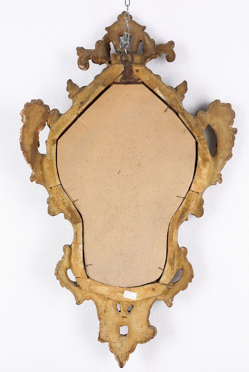 Coppia di specchiere in legno dorato con braccetto reggilampada, XIX secolo