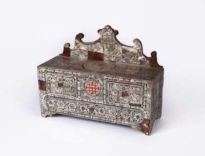 Calamaio in Legno Rivestito da Placchette in Madreperla con Croce di Gerusalemme, Metà del XIX Se...