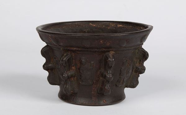 Mortaio in bronzo brunito, XVI secolo