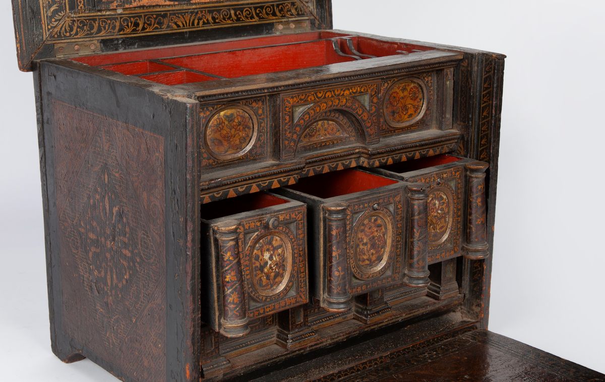Scrigno in Legno Dipinto e Dorato, XVIII Secolo
