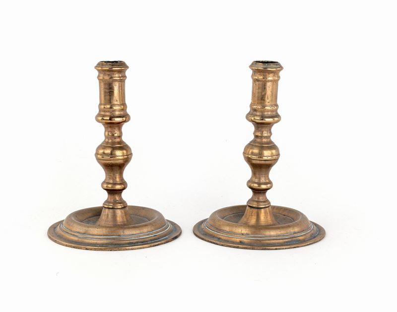 Coppia di Antichi Piccoli Candelieri in Ottone