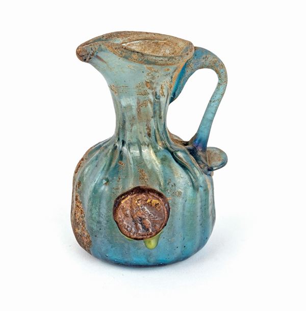 Piccola brocchetta in vetro azzurro corroso, arte vetraria muranese