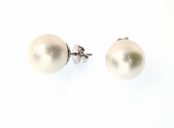 Coppia di orecchini in oro e perle