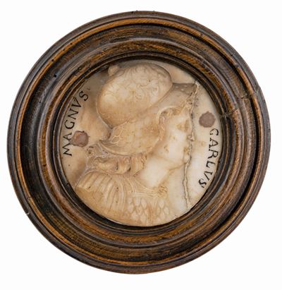 Bassorilievo in Marmo Bianco Raffigurante Carlo Magno di Profilo
