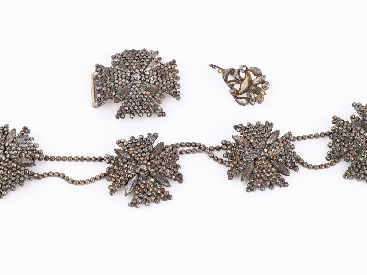 Parure in Metallo Argentato e Marcasite, Fine del XIX/inizi del XX Secolo