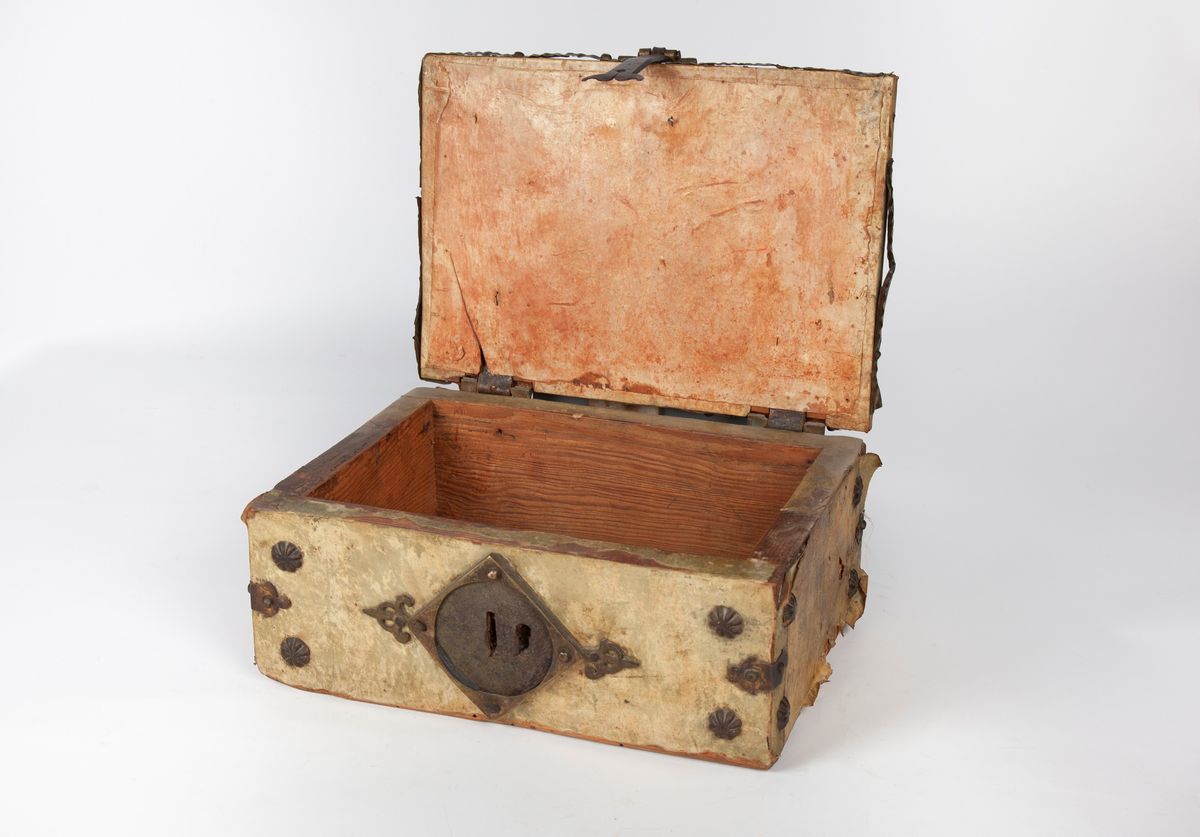 Antica Scatola in Legno e Pergamena