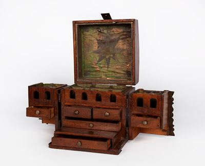 Cofanetto da Speziale in Noce con Finiture in Metallo, XIX Secolo