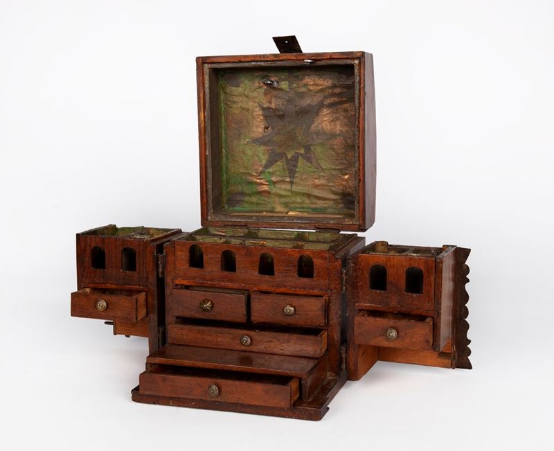Cofanetto da Speziale in Noce con Finiture in Metallo, XIX Secolo