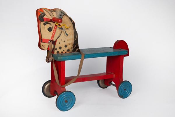 Cavallino a traino in legno dipinto con rotelle in metallo, Gong Bell Manufacturing Company, U.S.A. prima metà del XX secolo