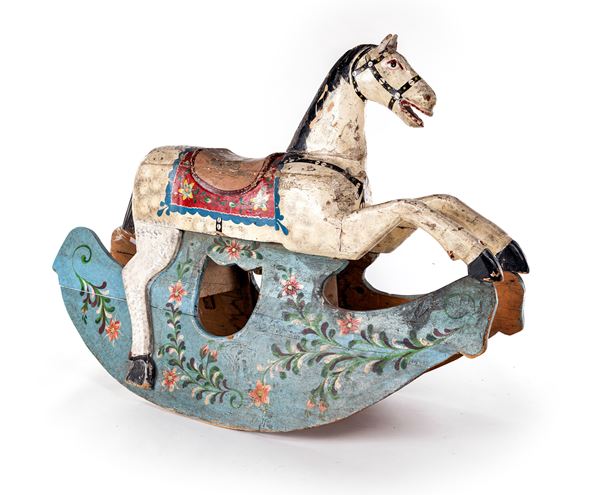 Cavallo a dondolo in legno dipinto, inizi del XX secolo