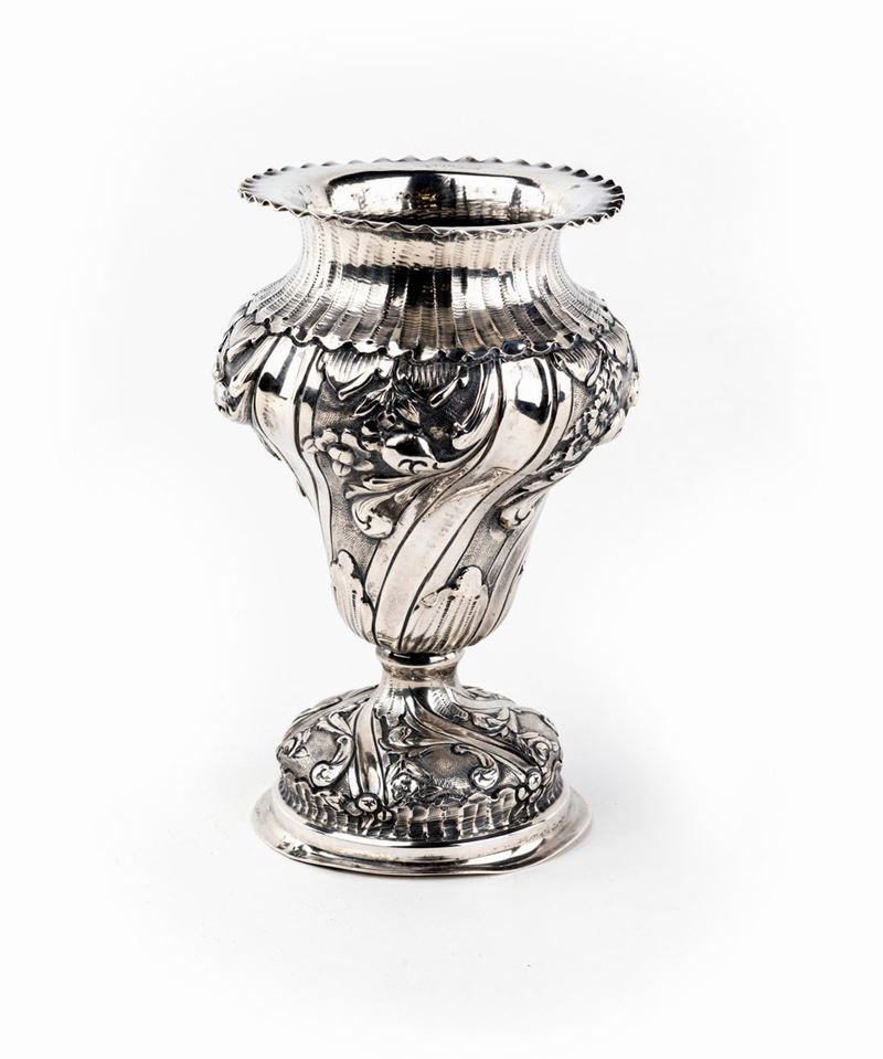 Vaso in Argento Sbalzato, Fine del XIX Secolo