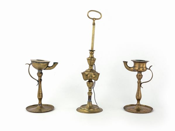 Tre antiche lucerne in ottone