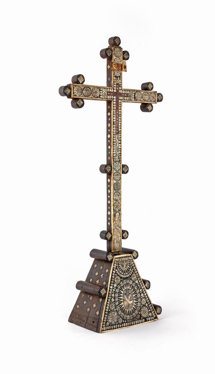 Crocifisso da Altare in Legno e Madreperla, Metà del XIX Secolo