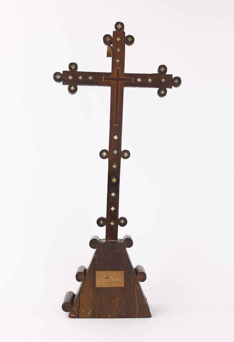 Crocifisso da Altare in Legno e Madreperla, Metà del XIX Secolo