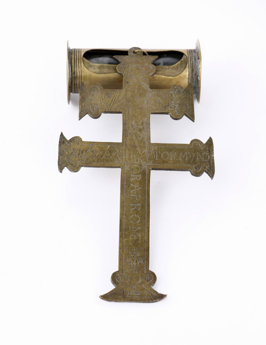 Tre Antichi Oggetti Ecclesiastici